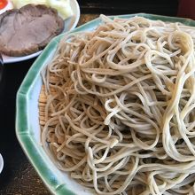 本物の蕎麦を満喫できる量です。