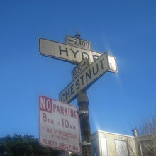 ハイドストリートとの交差点標識の様子