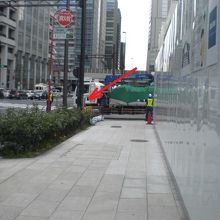 呉服橋跡の標識の北側は、工事中で、実際の呉服橋もありません。