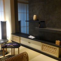 電源を入れ、初めて鏡の中に隠れていたTVが姿を現します！