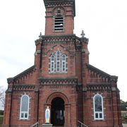 立派な赤い煉瓦造りの教会