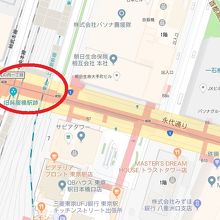 呉服橋架道橋は、永代通りの呉服橋交差点の西側にあります。