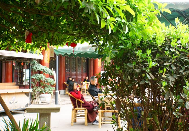 落ち着いた街並みの中をのんびり散策