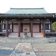 矢倉沢往還沿いの古いお寺