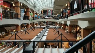 ロンズデール・キー駅直結のマーケット。