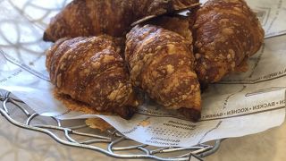 系列のアイス店でイートインできます