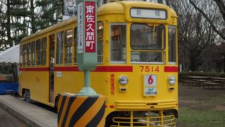 鮮やかな黄色い車両