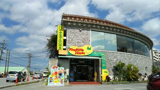 沖縄出発前のお土産を買うのによさそうです