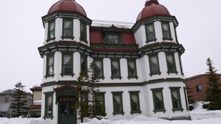 八角塔屋のモダン建築