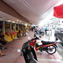 フルーツショップはこの一角に集中！