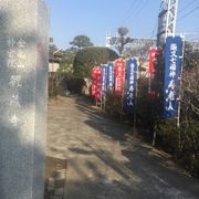 京成本線の線路沿いのお寺