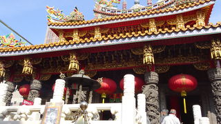 中華街の観光地と言えばココ！金運upをお願いしましょう