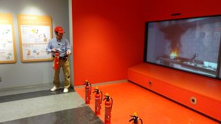 地震体験や煙体験などできます