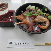 海鮮丼と日本酒【東洋美人】