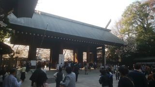 すごく大きな門