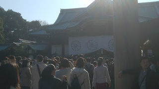 桜の季節はすごい人出