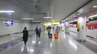 電車にモニターで案内