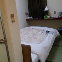 まさかの畳。汚れ目立ちすぎ。