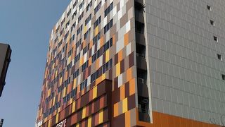 関内北口の目の前