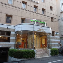 玄関前に階段あり