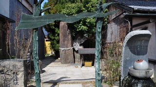 小さな神社ですがユニークでした
