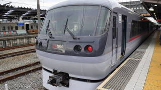 西武電鉄の特急電車です