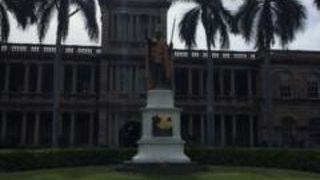 カメハメハ大王像のある建物