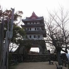 洲本市の小高い山にある洲本城