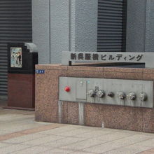 呉服橋のビルの消火施設の横に、竹久夢二の碑が置かれています。