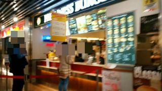フードコートにあるハンバーガーショップ