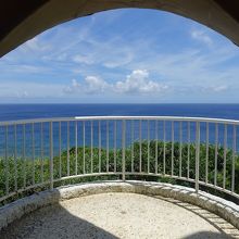 お腹の部分が展望台。