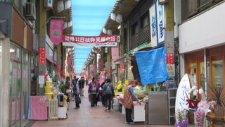 歴史あるアーケード街