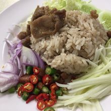 食堂で食べたカオクルックガピ