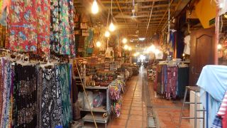 パブストリートの路地裏で