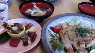 地元愛と素晴らしい腕のお料理のメニューに脱帽です。
