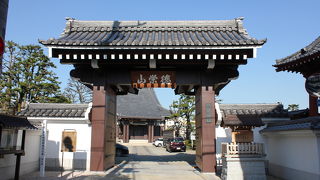 遠山の金さんや千葉周作の墓がありました