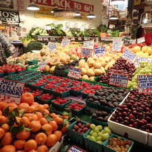 美味しそうな果物が並ぶ