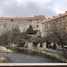 ヴルタヴァ川を見下ろします