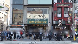 上野駅を見ながら食事