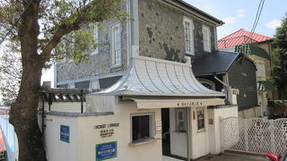 陶磁器や水墨画が展示されています