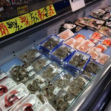 魚介類が並ぶ