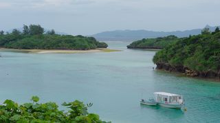 定番スポットだけに混み合っていて落ち着かない