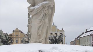聖母マリアの柱像