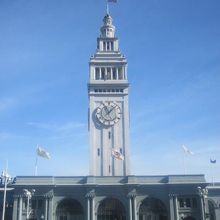 マーケットプレイスとしてもお馴染みのフェリービルディング