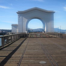 ピア41付近では線路跡みたいなのも見られました