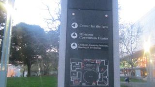 市街地のど真ん中にあるとても美しいオープンスペースです