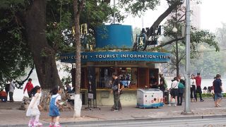 ホアンキエム湖の東側