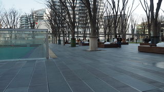 スーパーアリーナの横