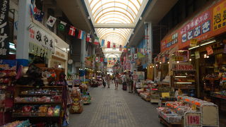 土産物屋が並んでいる