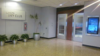 以前ほどではないですが、常に混雑している印象を受けます